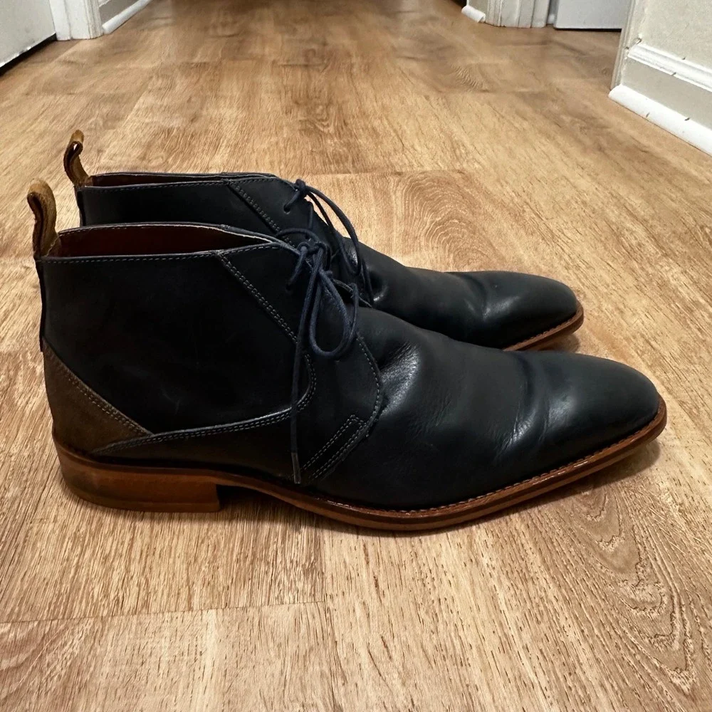 Steve Madden | Men's Navy Blue Leather Brown Suede Heel Chukka Boots, Size 10